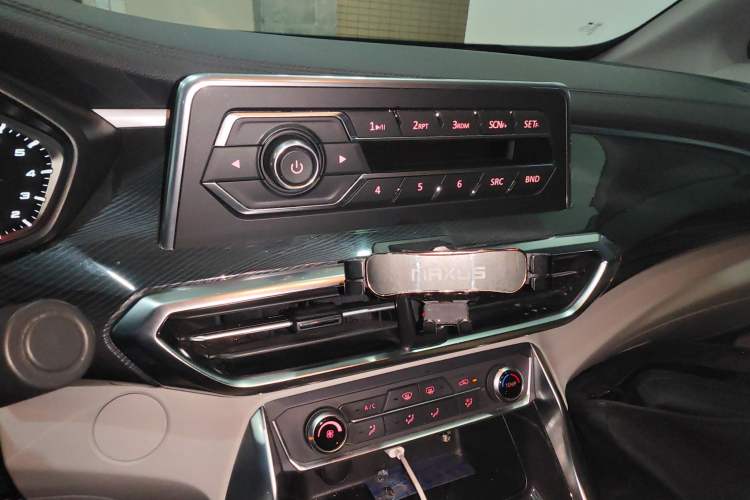Used SAIC MAXUS G50 2023 1.5T Manual Comfort A Audio And AC Panel