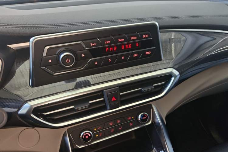 Used SAIC MAXUS G50 2023 1.5T Manual Comfort A Audio And AC Panel