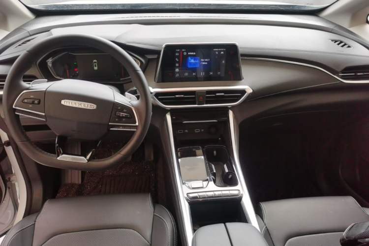 Used SAIC MAXUS G50 2023 PLUS 1.5T Happiness-Recommended Automatic Start Edition Center Console