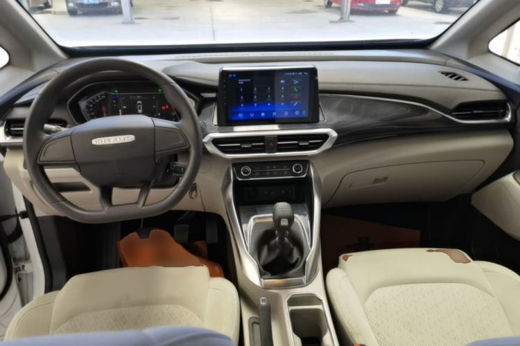 Used SAIC MAXUS G50 2023 1.5T Manual Comfort A Center Console