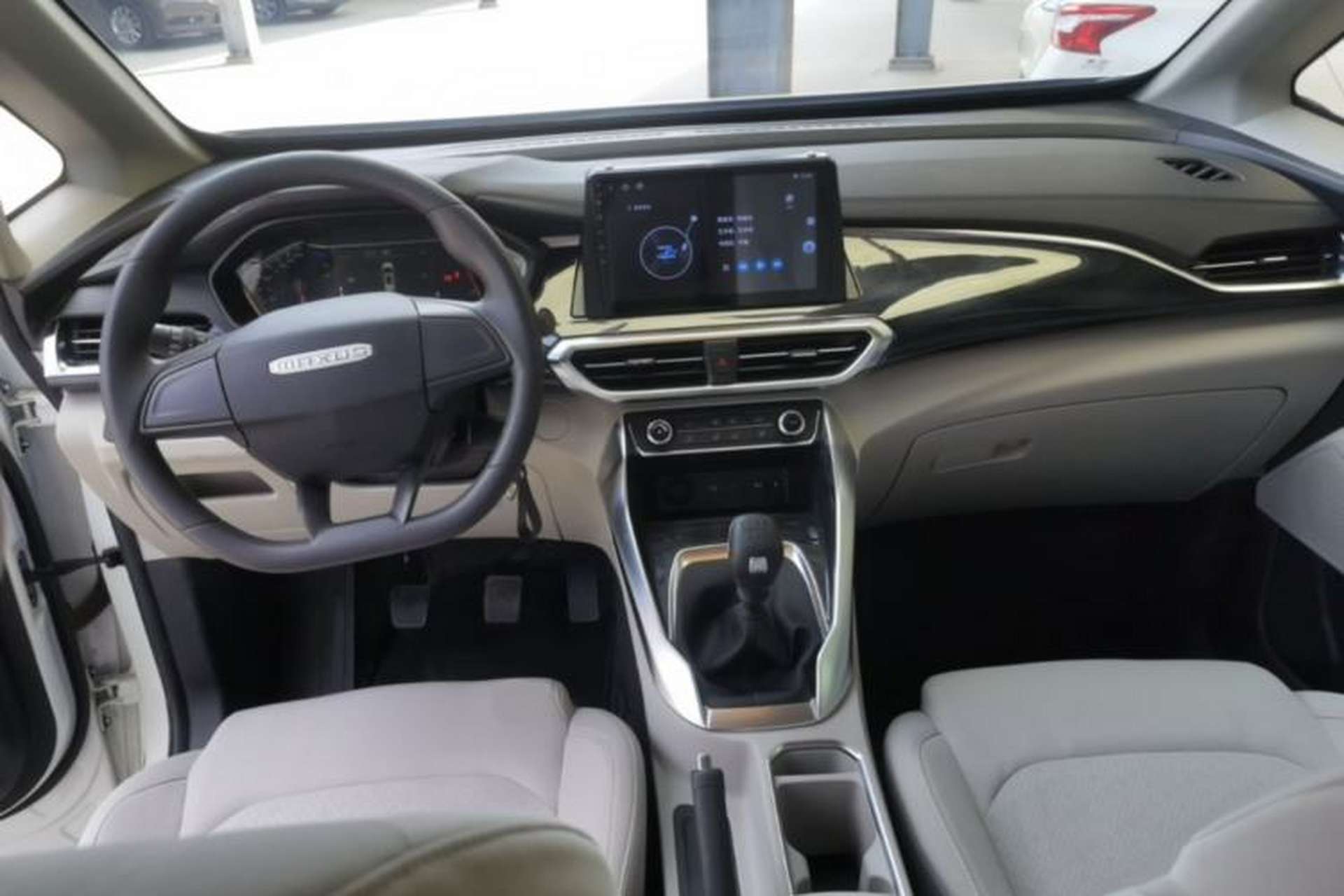 Used SAIC MAXUS G50 2023 1.5T Manual Comfort A Center Console