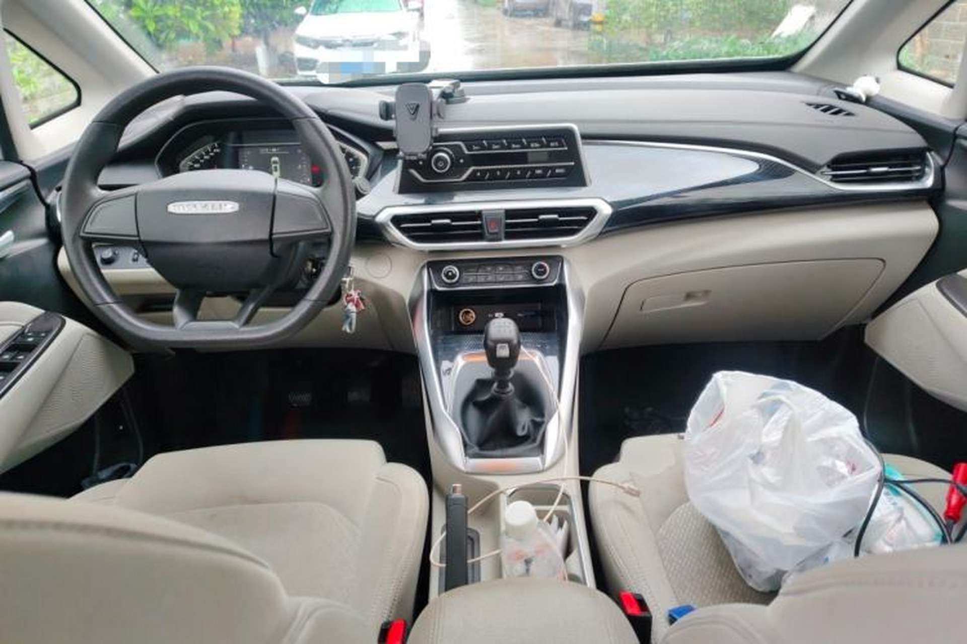 Used SAIC MAXUS G50 2023 1.5T Manual Comfort A Center Console