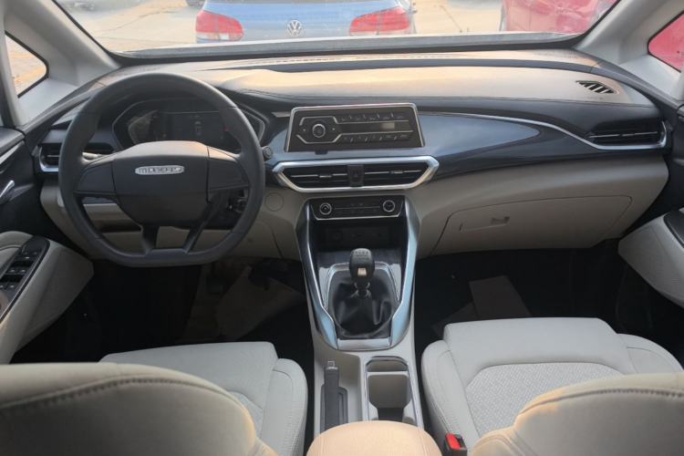 Used SAIC MAXUS G50 2023 1.5T Manual Comfort A Center Console