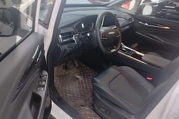 Used SAIC MAXUS G50 2023 PLUS 1.5T Happiness-Recommended Automatic Start Edition Driver Seat