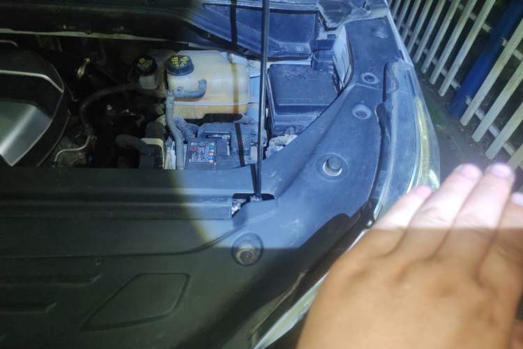 Used SAIC MAXUS G50 2023 1.5T Manual Comfort A Engine Bay Left