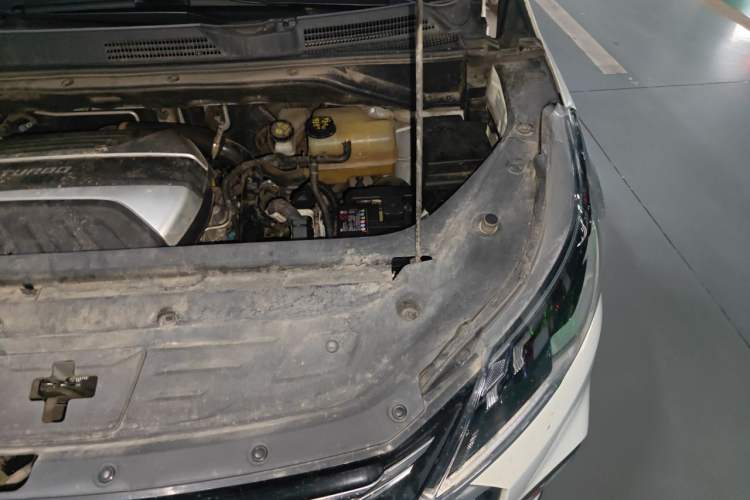 Used SAIC MAXUS G50 2023 1.5T Manual Comfort B Trim Engine Bay Left