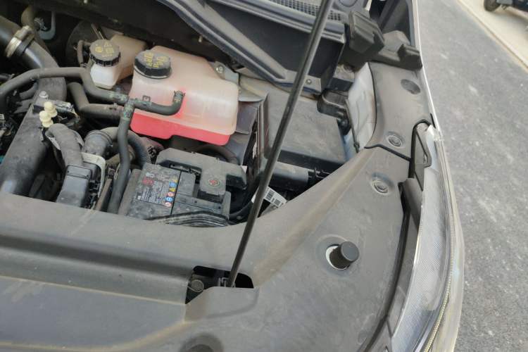 Used SAIC MAXUS G50 2023 PLUS 1.5T Happiness-Recommended Automatic Start Edition Engine Bay Left