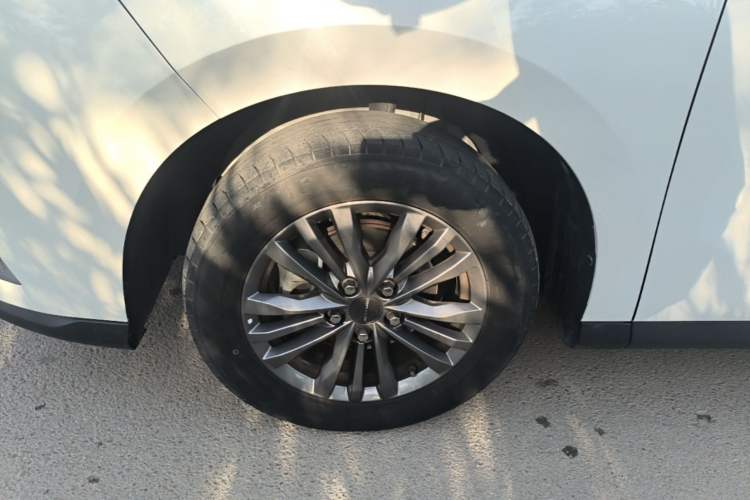 Used SAIC MAXUS G50 2023 PLUS 1.5T Happiness-Recommended Automatic Start Edition Exterior 4