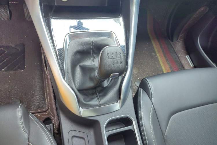 Used SAIC MAXUS G50 2023 1.5T Manual Comfort B Trim Gear Lever