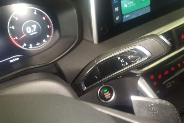Used SAIC MAXUS G50 2023 PLUS 1.5T Automatic Escort Edition Gear Lever