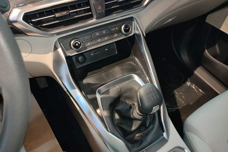 Used SAIC MAXUS G50 2023 1.5T Manual Comfort A Gear Lever