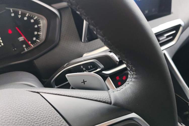 Used SAIC MAXUS G50 2023 PLUS 1.5T Happiness-Recommended Automatic Start Edition Gear Lever