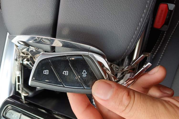 Used SAIC MAXUS G50 2023 PLUS 1.5T Happiness-Recommended Automatic Escort Edition Interior 1