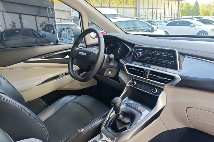 Used SAIC MAXUS G50 2023 1.5T Manual Comfort A Interior 2