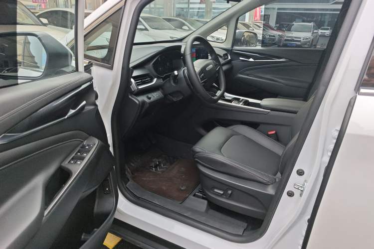 Used SAIC MAXUS G50 2023 PLUS 1.5T Happiness-Recommended Automatic Escort Edition Interior 2