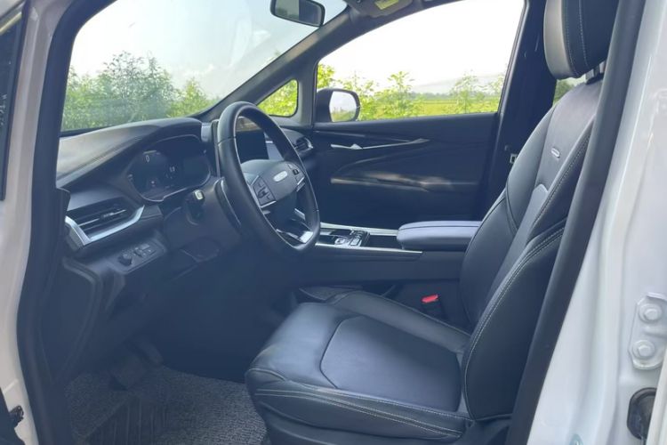 Used SAIC MAXUS G50 2023 PLUS 1.5T Automatic Escort Edition Interior 2