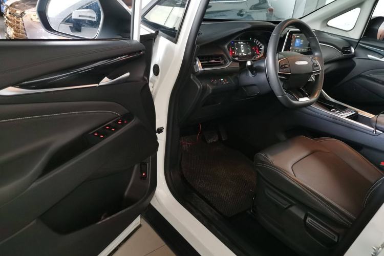 Used SAIC MAXUS G50 2023 PLUS 1.5T Automatic Custom Entry-Level Model Interior 3