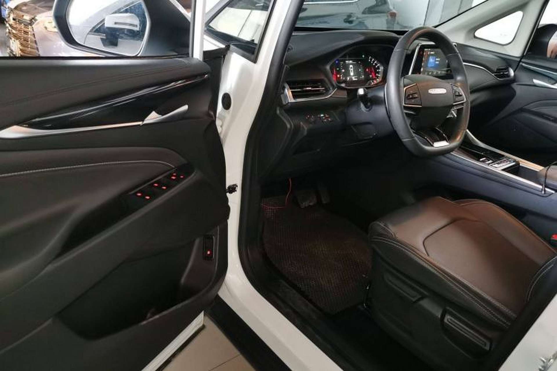Used SAIC MAXUS G50 2023 PLUS 1.5T Automatic Custom Entry-Level Model Interior 3