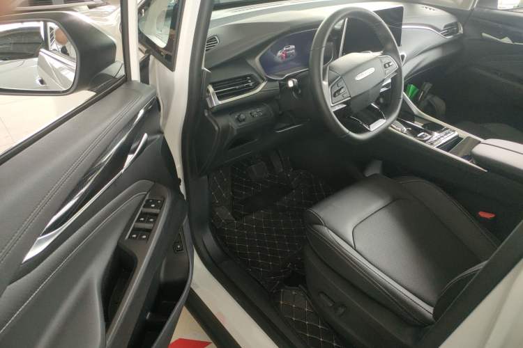 Used SAIC MAXUS G50 2023 PLUS 1.5T Automatic Escort Edition Interior 3