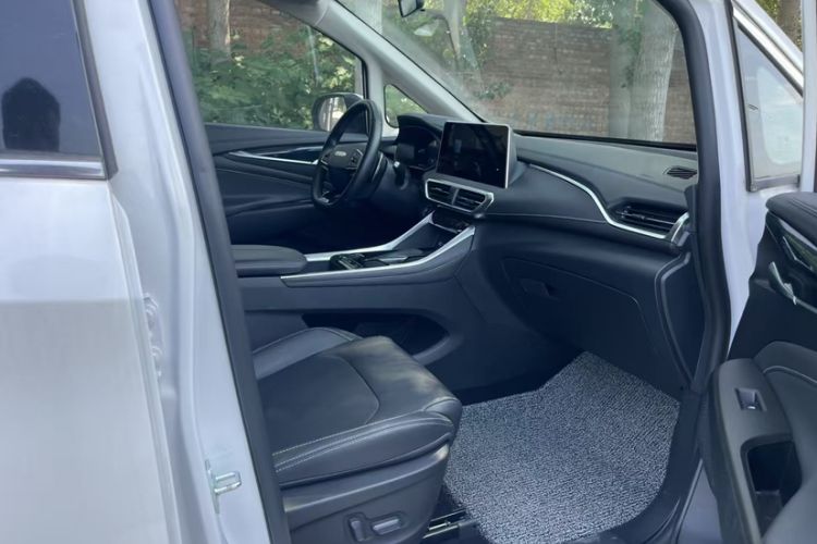Used SAIC MAXUS G50 2023 PLUS 1.5T Automatic Escort Edition Interior 5
