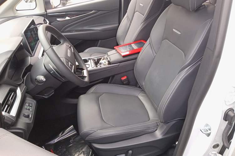 Used SAIC MAXUS G50 2023 PLUS 1.5T Happiness-Recommended Automatic Escort Edition Left Front Seat