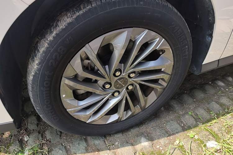 Used SAIC MAXUS G50 2023 PLUS 1.5T Happiness-Recommended Automatic Escort Edition Left Front Wheel Hub