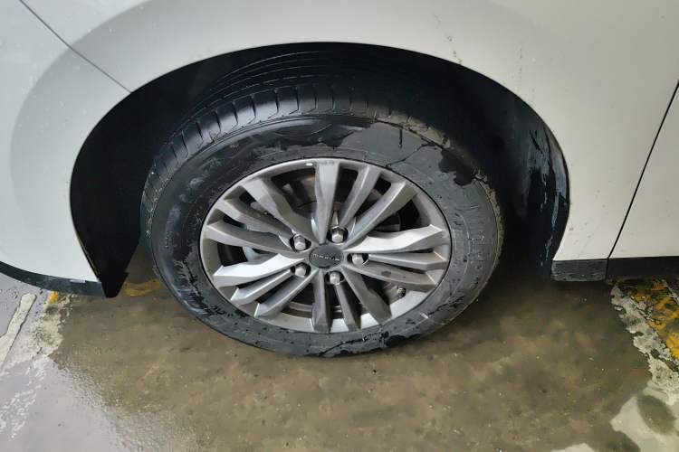 Used SAIC MAXUS G50 2023 PLUS 1.5T Happiness-Recommended Automatic Start Edition Left Front Wheel Hub
