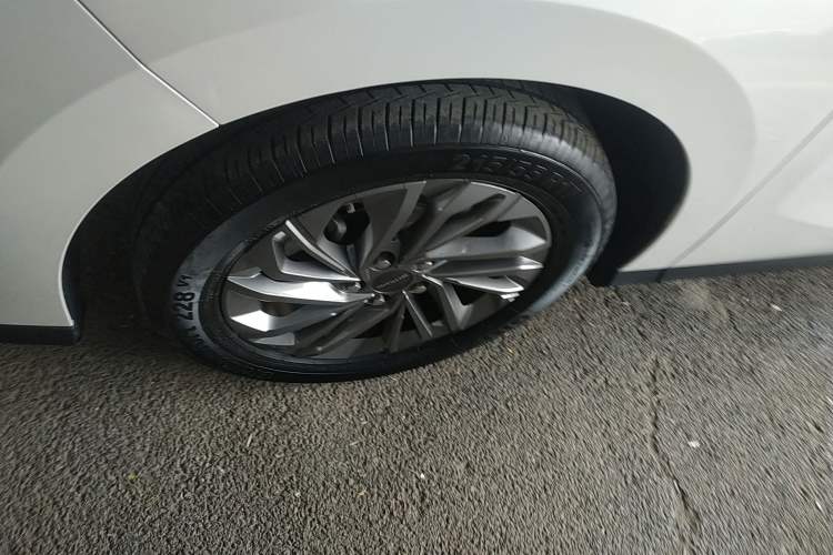 Used SAIC MAXUS G50 2023 PLUS 1.5T Happiness-Recommended Automatic Escort Edition Left Front Wheel Hub
