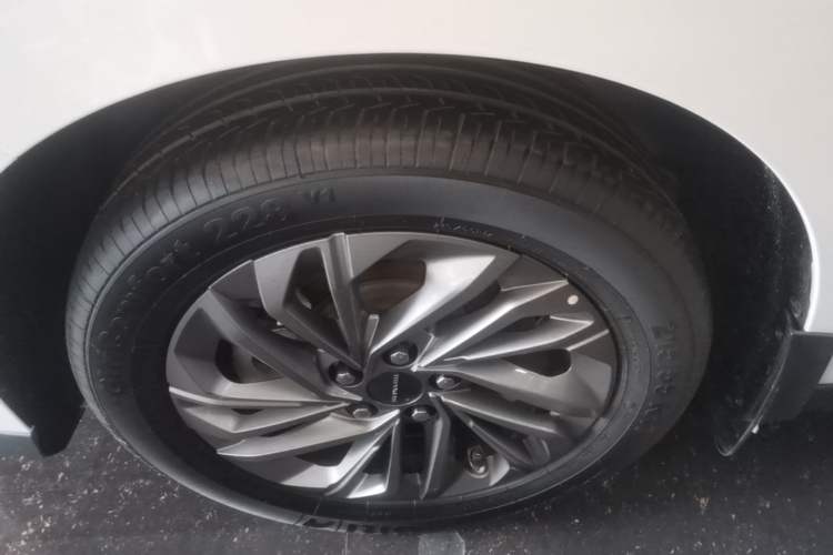 Used SAIC MAXUS G50 2023 PLUS 1.5T Automatic Cruise Version Left Front Wheel Hub