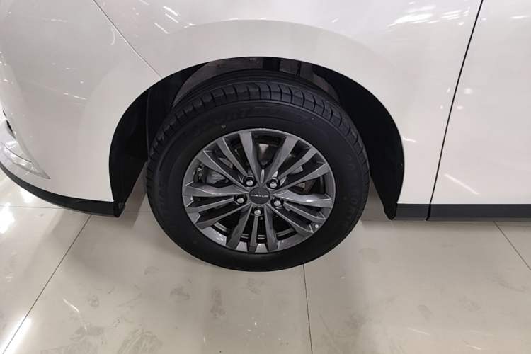 Used SAIC MAXUS G50 2023 PLUS 1.5T Happiness-Recommended Automatic Start Edition Left Front Wheel Hub