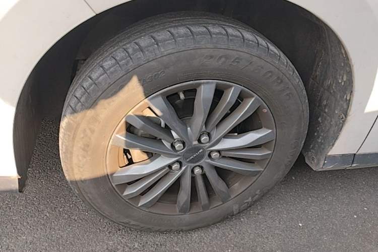 Used SAIC MAXUS G50 2023 PLUS 1.5T Happiness-Recommended Automatic Start Edition Left Front Wheel Hub