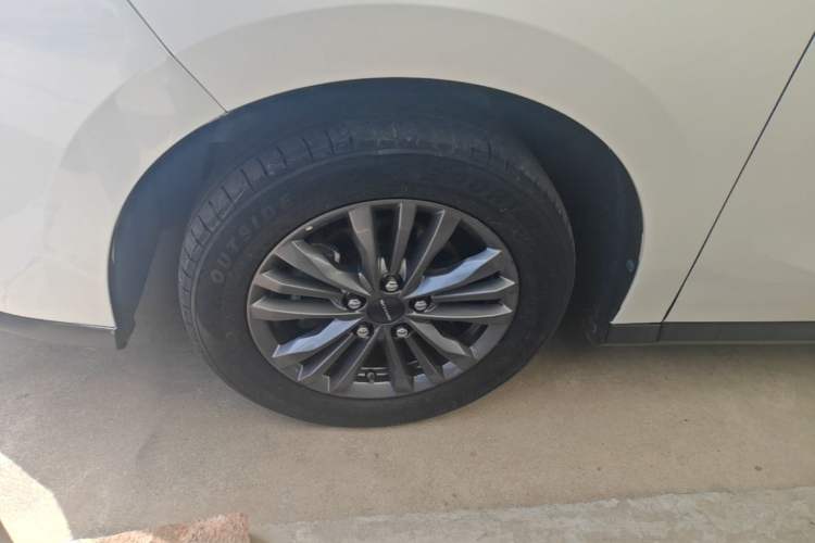 Used SAIC MAXUS G50 2023 PLUS 1.5T Automatic Navigation Version Left Front Wheel Hub