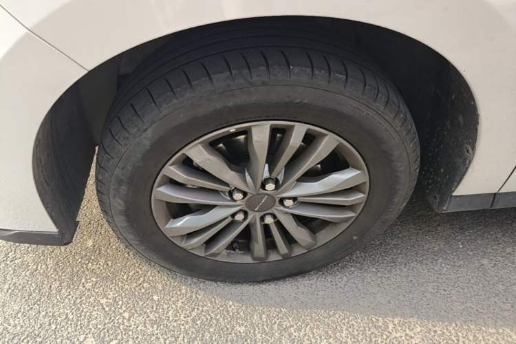 Used SAIC MAXUS G50 2023 PLUS 1.5T Happiness-Recommended Automatic Start Edition Left Front Wheel Hub