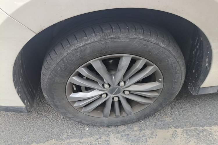 Used SAIC MAXUS G50 2023 PLUS 1.5T Happiness-Recommended Automatic Start Edition Left Front Wheel Hub