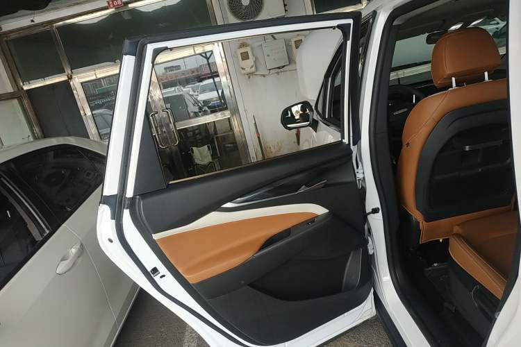 Used SAIC MAXUS G50 2023 PLUS 1.5T Happiness-Recommended Automatic Escort Edition Left Rear Door Interior