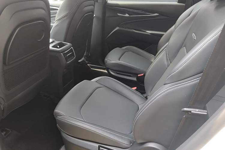 Used SAIC MAXUS G50 2023 PLUS 1.5T Happiness-Recommended Automatic Escort Edition Left Rear Seat