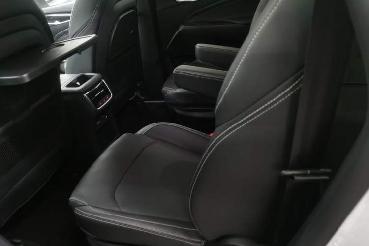 Used SAIC MAXUS G50 2023 PLUS 1.5T Happiness-Recommended Automatic Escort Edition Left Rear Seat