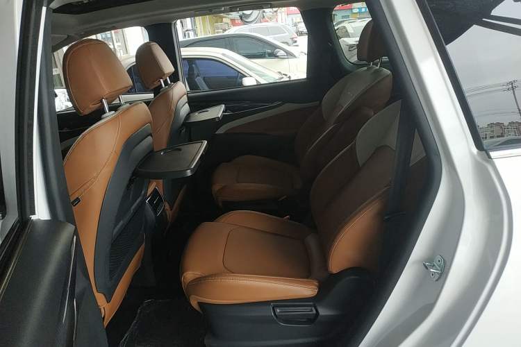 Used SAIC MAXUS G50 2023 PLUS 1.5T Happiness-Recommended Automatic Escort Edition Left Rear Seat