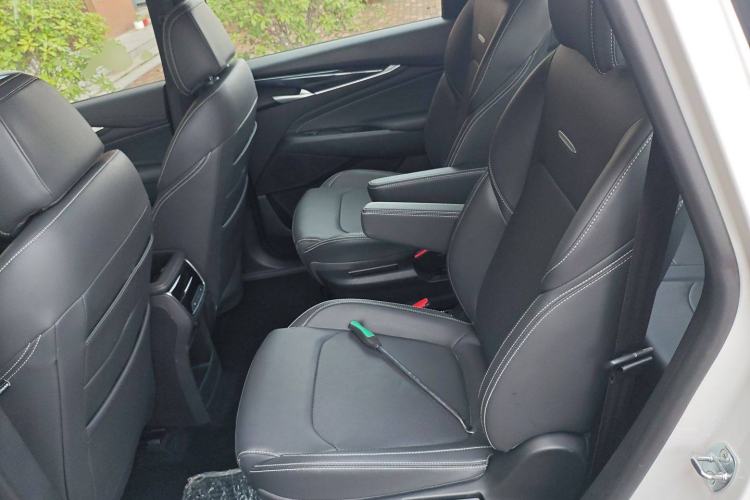 Used SAIC MAXUS G50 2023 PLUS 1.5T Happiness-Recommended Automatic Cruise Version Left Rear Seat