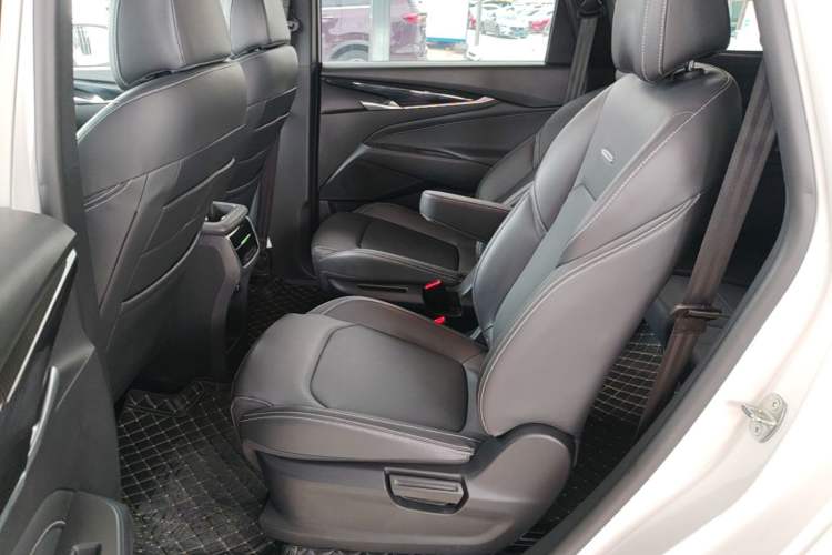 Used SAIC MAXUS G50 2023 PLUS 1.5T Happiness-Recommended Automatic Start Edition Left Rear Seat