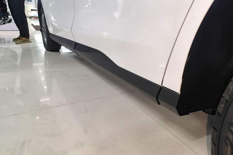 Used SAIC MAXUS G50 2023 PLUS 1.5T Happiness-Recommended Automatic Start Edition Left Side Sill