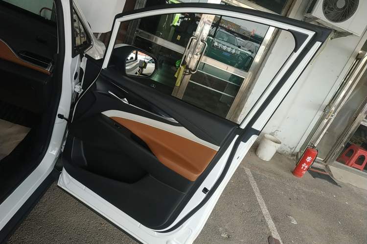 Used SAIC MAXUS G50 2023 PLUS 1.5T Happiness-Recommended Automatic Escort Edition Right Front Door Interior