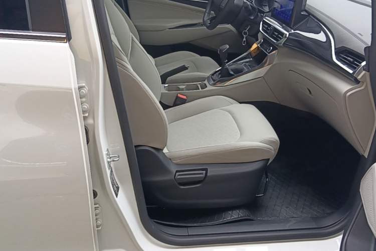 Used SAIC MAXUS G50 2023 1.5T Manual Comfort A Right Front Seat