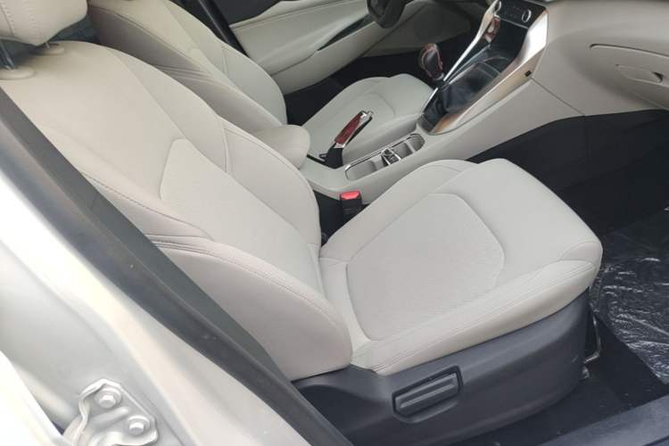 Used SAIC MAXUS G50 2023 1.5T Manual Comfort A Right Front Seat