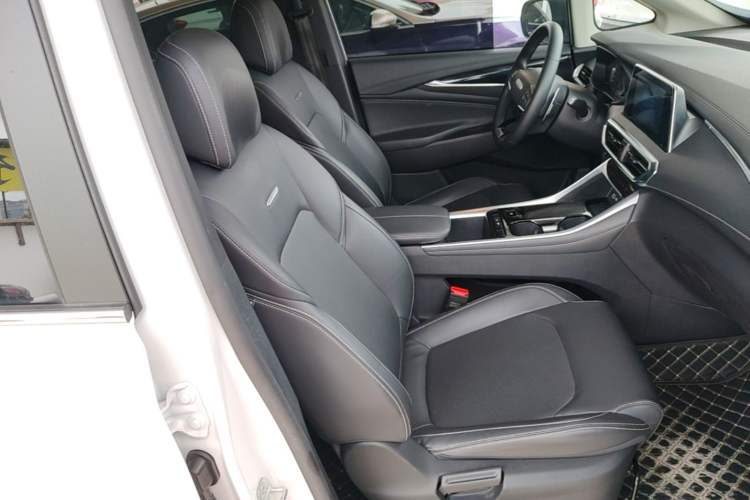 Used SAIC MAXUS G50 2023 PLUS 1.5T Happiness-Recommended Automatic Start Edition Right Front Seat