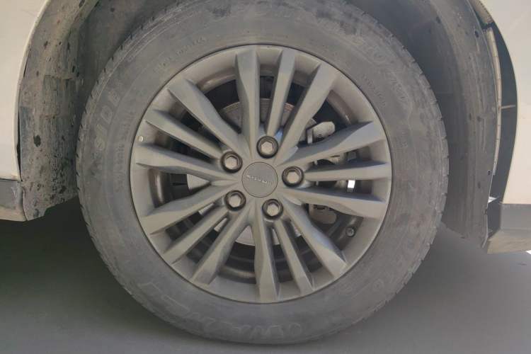 Used SAIC MAXUS G50 2023 PLUS 1.5T Happiness-Recommended Automatic Start Edition Right Front Wheel Hub