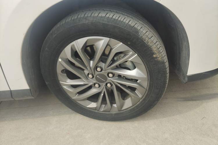 Used SAIC MAXUS G50 2023 PLUS 1.5T Happiness-Recommended Automatic Start Edition Right Front Wheel Hub