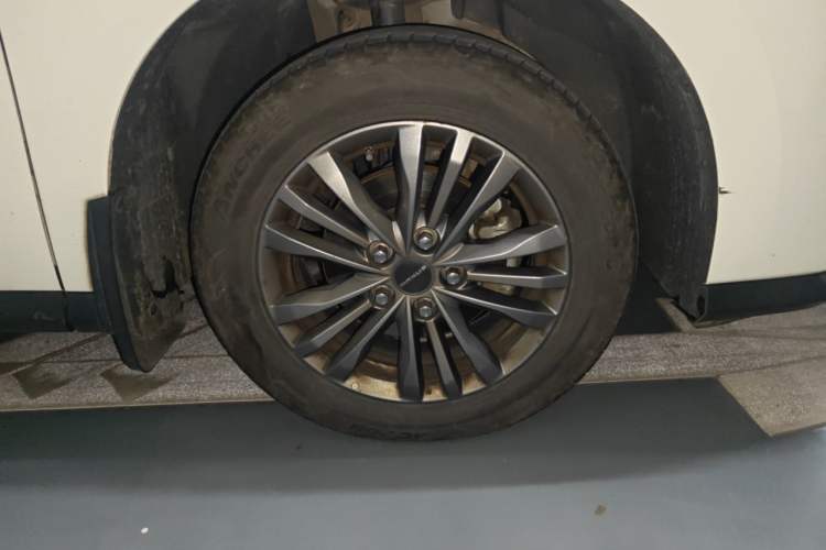 Used SAIC MAXUS G50 2023 1.5T Manual Comfort B Trim Right Front Wheel Hub