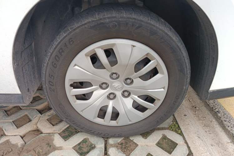 Used SAIC MAXUS G50 2023 1.5T Manual Comfort A Right Front Wheel Hub