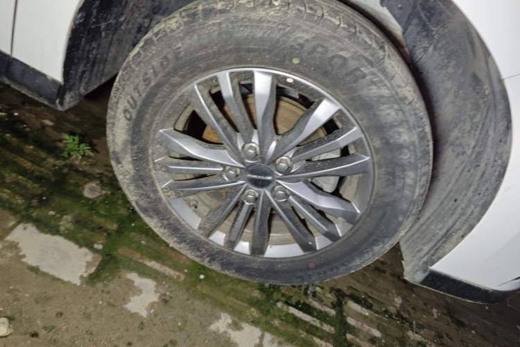 Used SAIC MAXUS G50 2023 1.5T Manual Comfort B Trim Right Front Wheel Hub